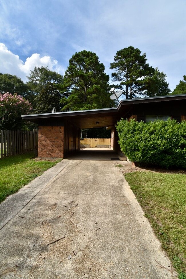 Building Photo - 3 Bed, 2 Bath Home in Ruston