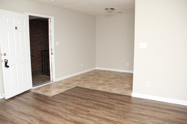 Building Photo - 1233 Parkway Pl