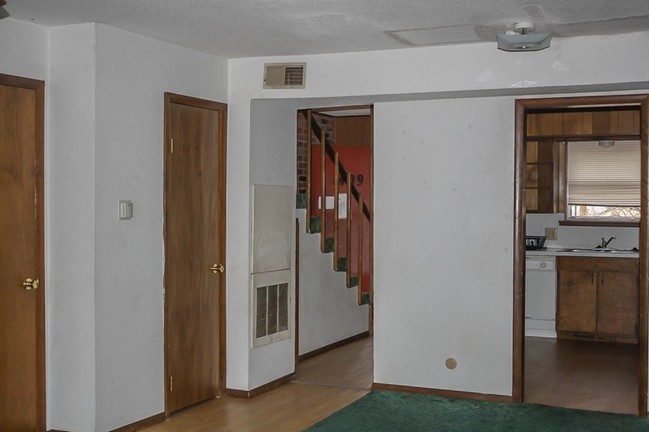 Interior Photo - 1401 E 6th St