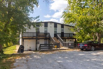 Building Photo - 1 213