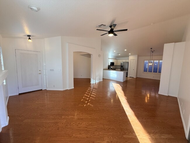 Building Photo - 6061 E Rochelle St