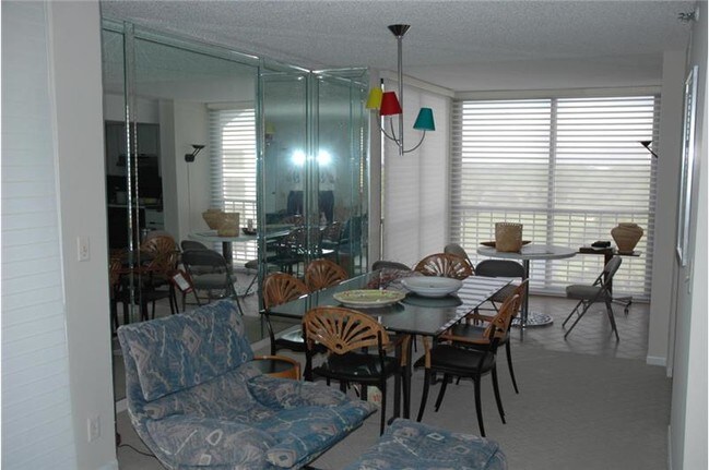 Foto del edificio - 7768 Lakeside Blvd