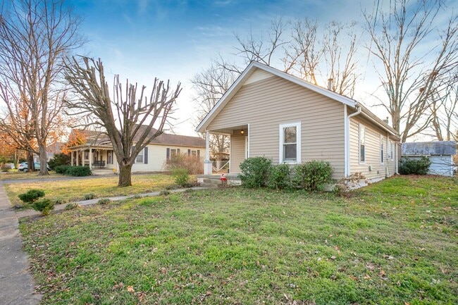 Building Photo - Charming Murfreesboro Home!