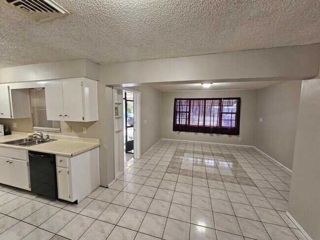 Building Photo - 3275 Dryer Ave