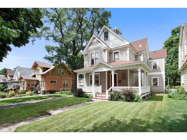 Building Photo - 1407 Hewitt Ave