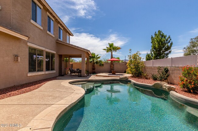 Foto del edificio - 18096 W Paradise Ln