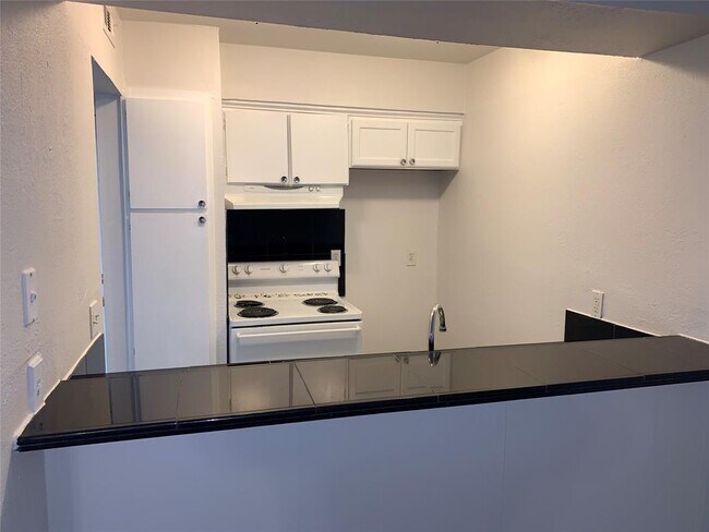 Building Photo - 2734 Throckmorton St