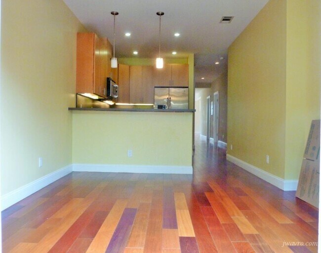 Building Photo - 1402 Cole St