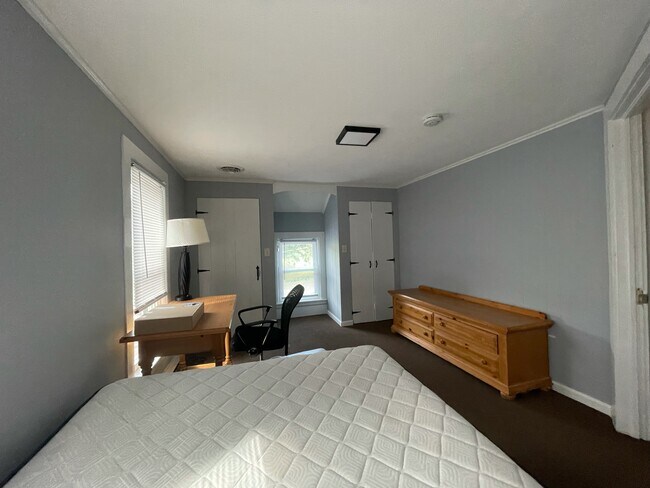 Queen bedroom - 4588 Kinney Gulf Rd