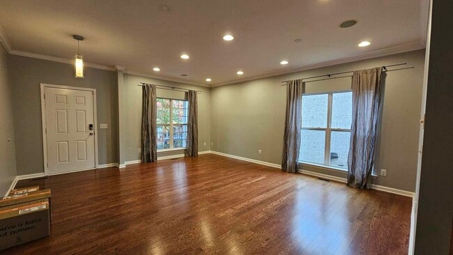Building Photo - Spacious home with fenced back yard