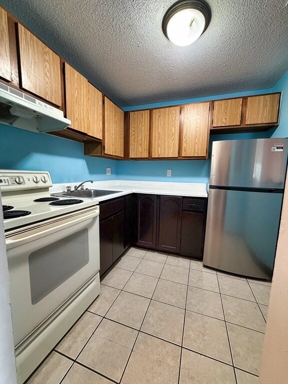 Foto del edificio - 75 Scotch Pond Pl