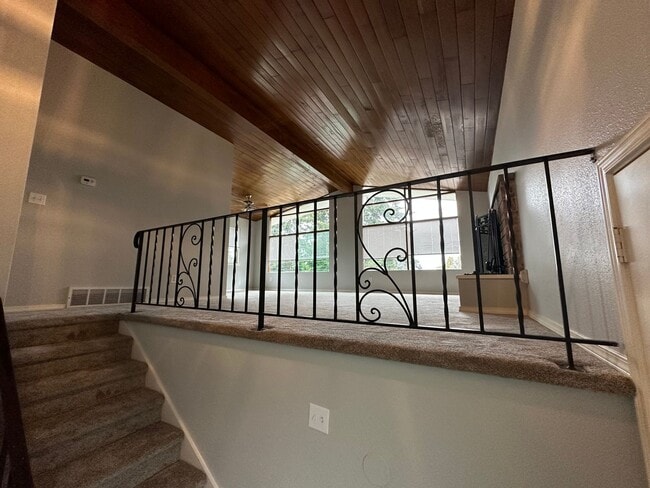 Building Photo - Charming 3 Bed 2 Bath Home with 2-Car Garage in Maple Leaf