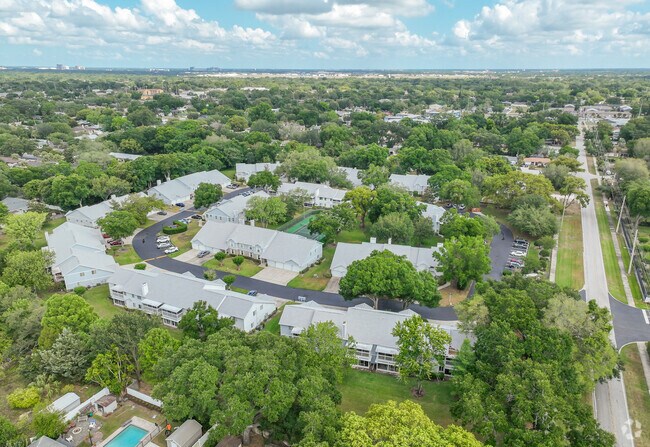 Building Photo - Coach Homes At Dover Village