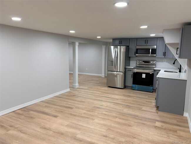 Foto del edificio - 660 Great Neck Rd