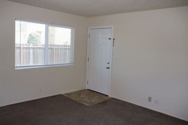 Building Photo - Cypress St 14