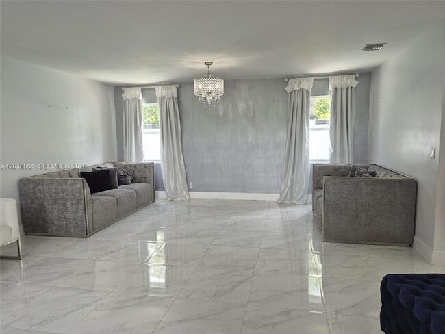 Foto del edificio - 5820 SW 58th Ct