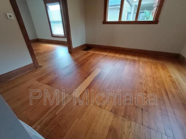 Foto del edificio - 617 Clinton St