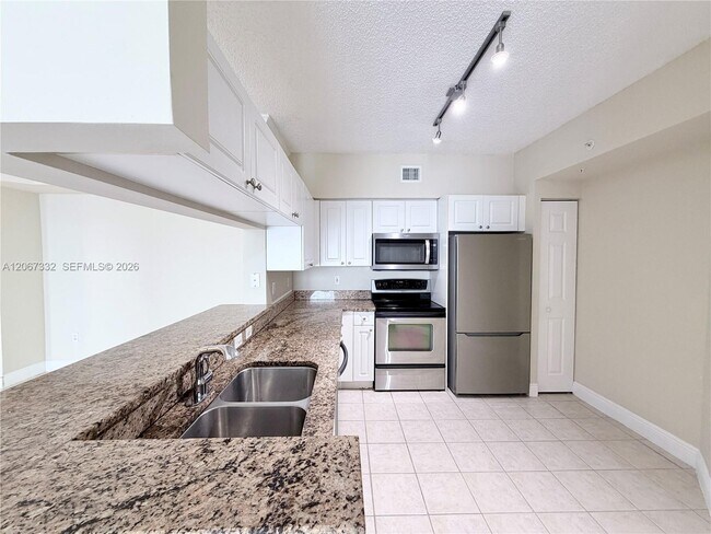 Foto del edificio - 17100 N Bay Rd