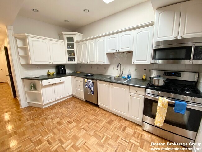 Foto del edificio - 108 Buttonwood St