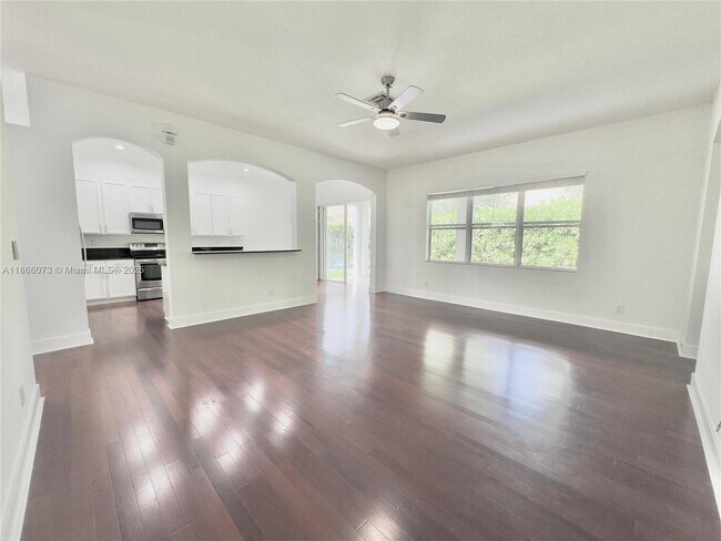 Foto del edificio - 4451 Laurel Pl