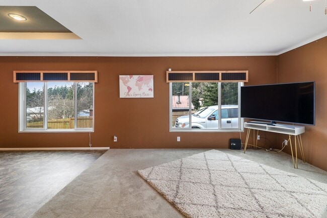 Building Photo - 3 Bed 2 Bath - A/C - Dog per Approval - NA...