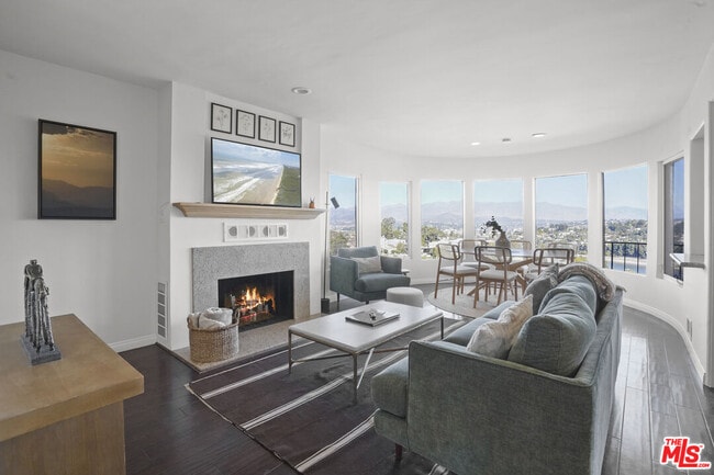 Building Photo - 1850 San Jacinto St