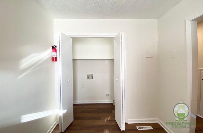 Building Photo - 1127 Rutherford Rd