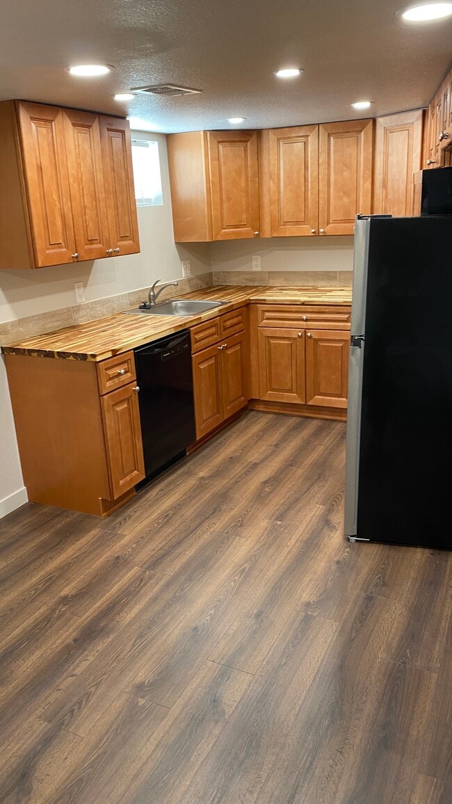 Kitchen - 3063 S Pennsylvania St
