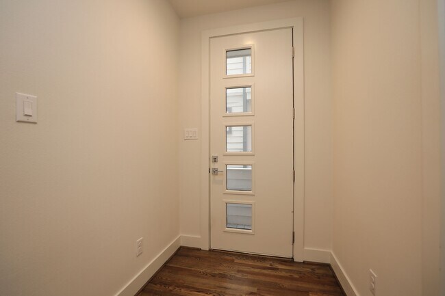 Foto del edificio - 1537 W 24th St