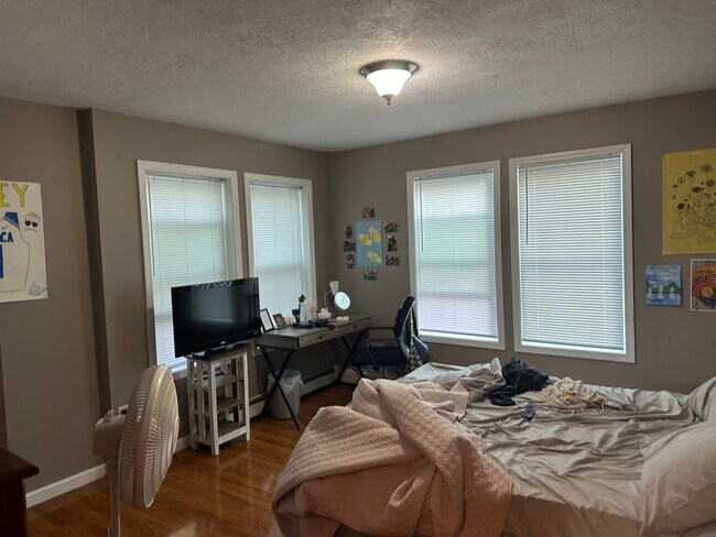 Foto del edificio - 318 Pleasant St