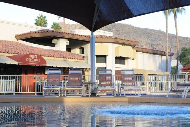 Foto del edificio - 6302 E Camelback Rd