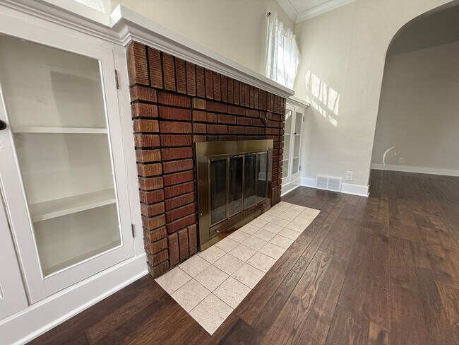 Foto del edificio - Newly Renovated 3 Bed, 1 Bath House w/ Bonus Room!