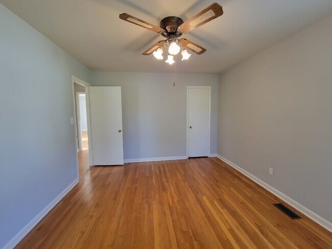 Building Photo - Fabulous 3-Bedroom Home with Gleaming Hard...