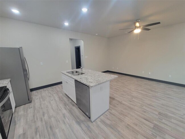Foto del edificio - 8221 Charlesmont St