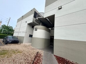 Building Photo - 5 Olive Dr