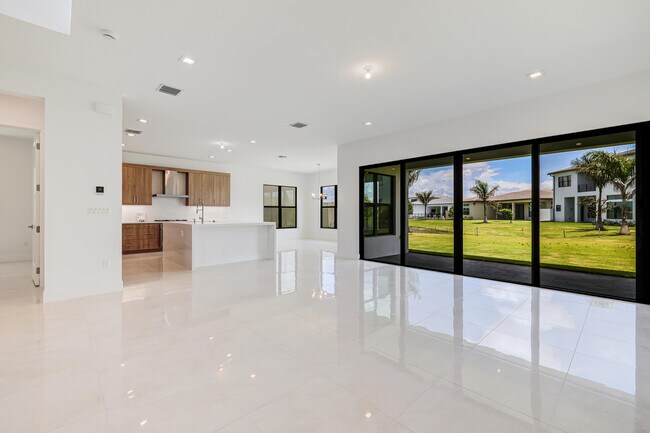 Building Photo - 9451 Riverside Pk Dr