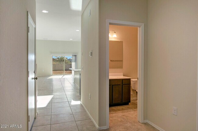 Foto del edificio - 3681 N 307th Dr