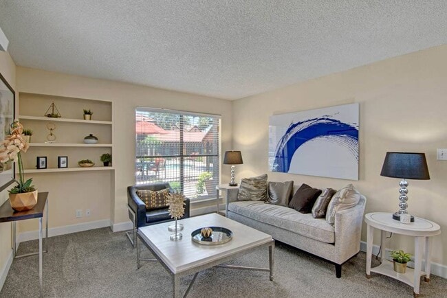 Building Photo - Motif