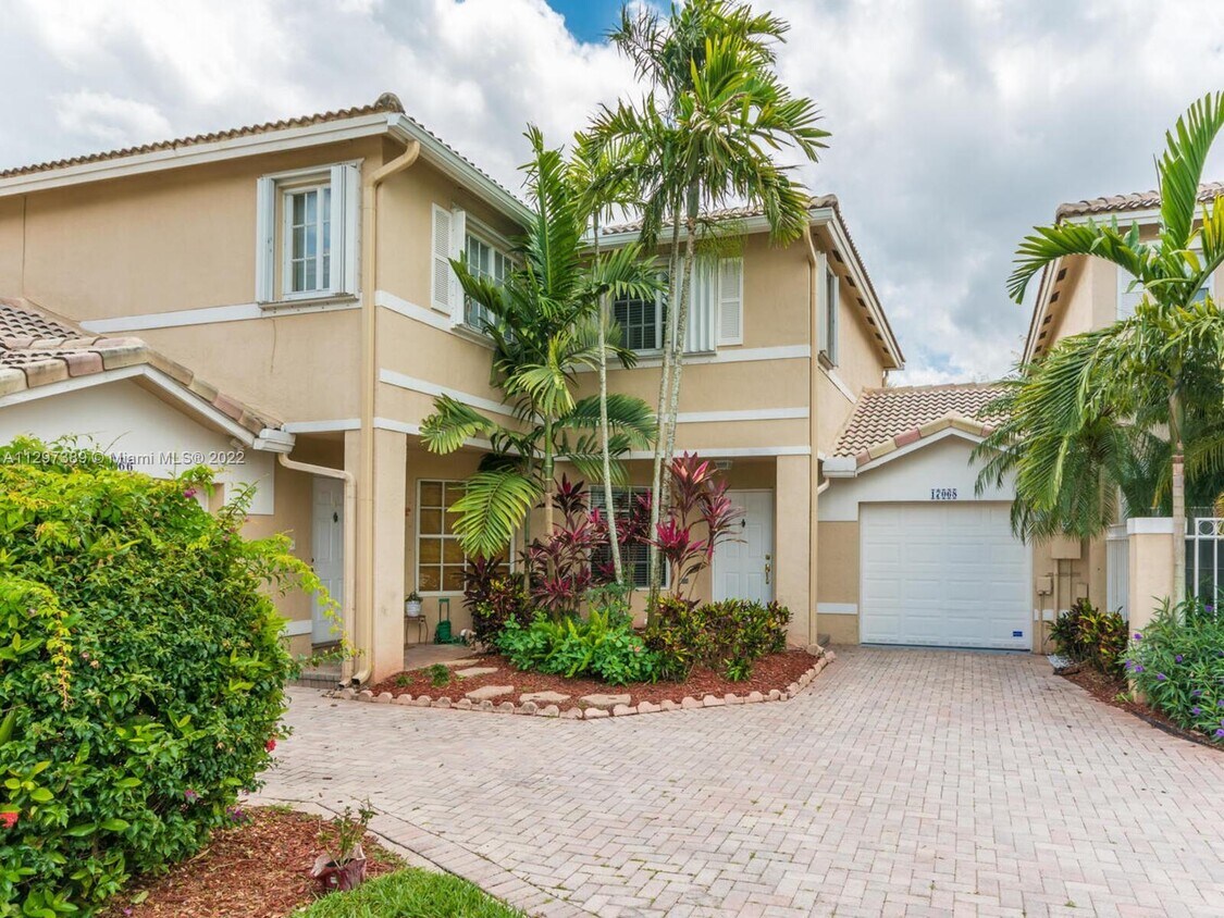 Primary Photo - 17068 NW 22nd St