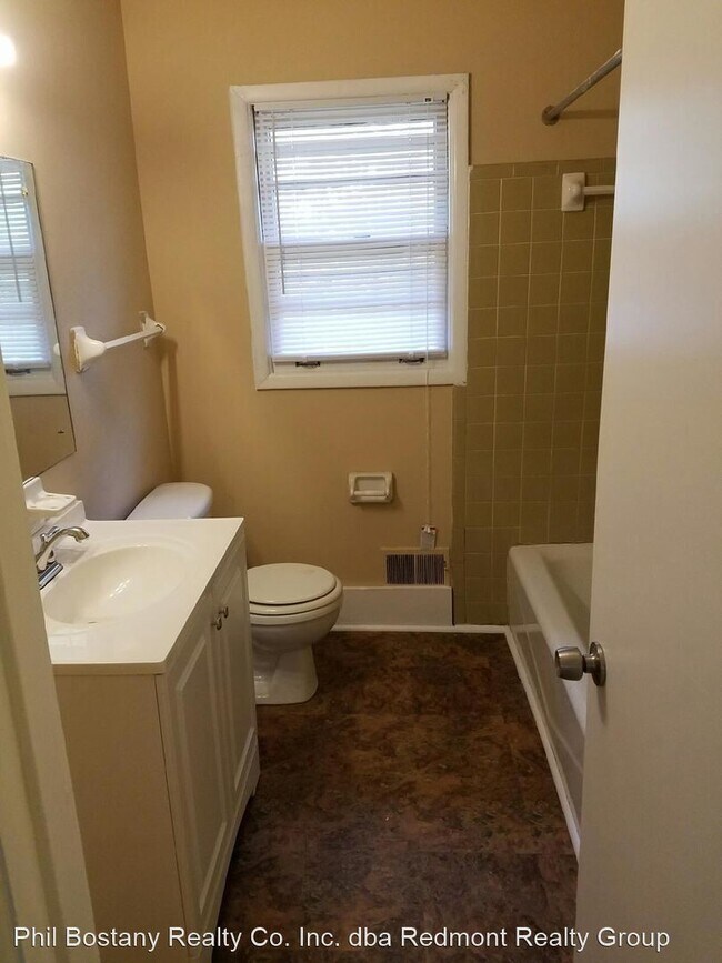 Building Photo - 3 br, 1 bath House - 1812 Damon Circle