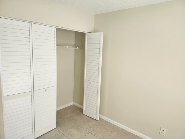Foto del edificio - 621 Cypress Way W