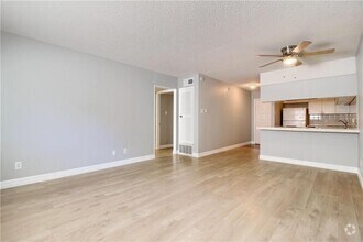 Building Photo - 2122 Hancock Dr