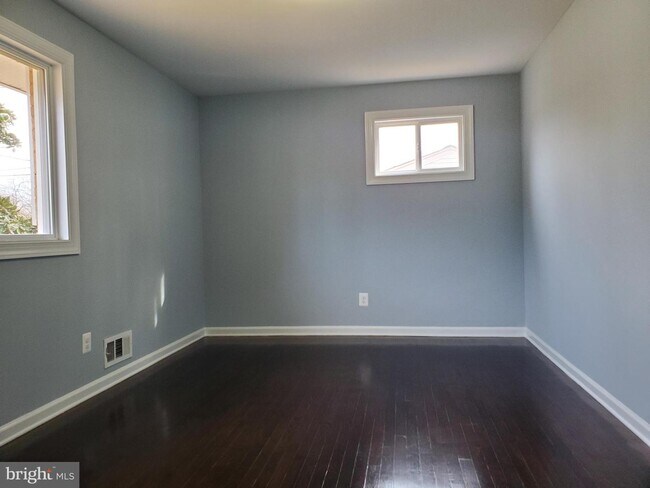 Building Photo - 12612 Montclair Dr