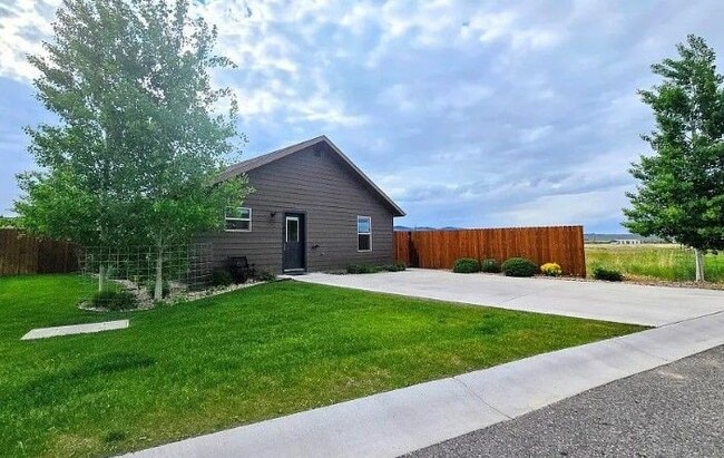 Building Photo - 143 Rachel Ave