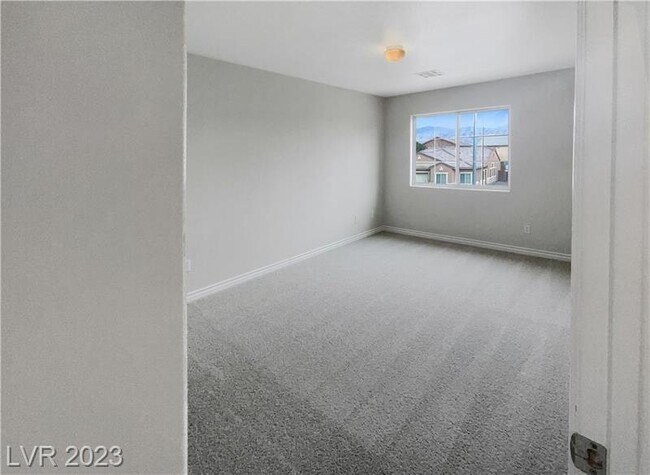 Foto del edificio - 317 Iron Summit Ave