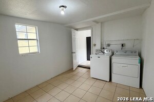Building Photo - 123 Park Ct