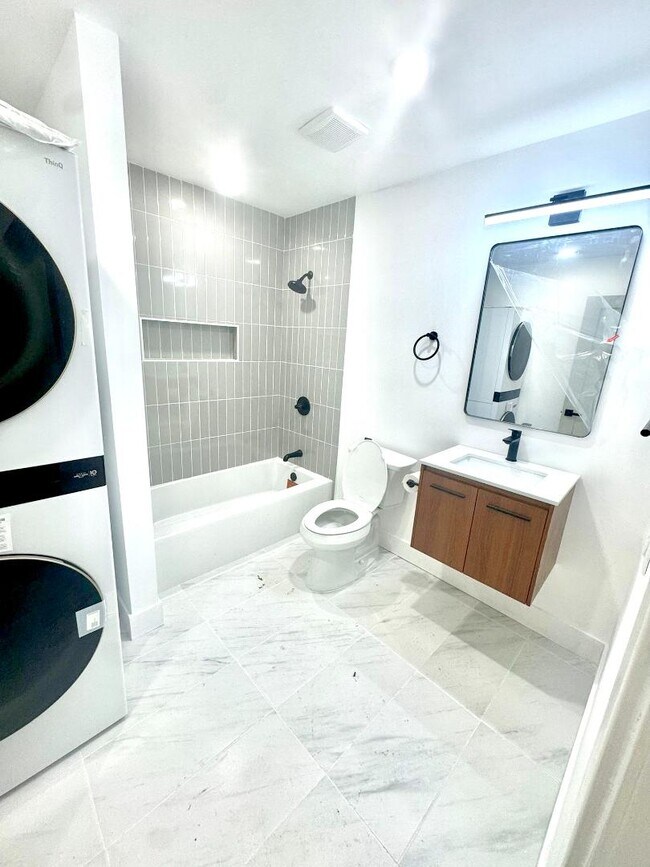 Foto del edificio - 828 E Woodlawn St