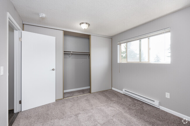 1BD, 1BA - 780SF - EMERALD PLACE