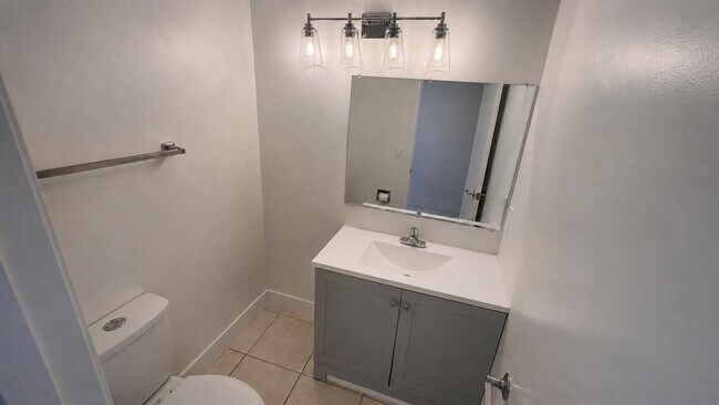 Foto del edificio - 2200 NE 33rd Ave