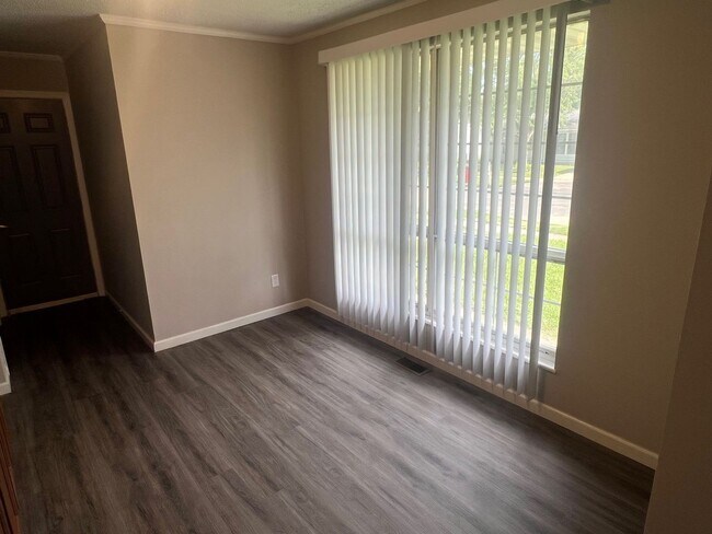 Foto del edificio - Updated 3 bed 1 bath home - Available Now